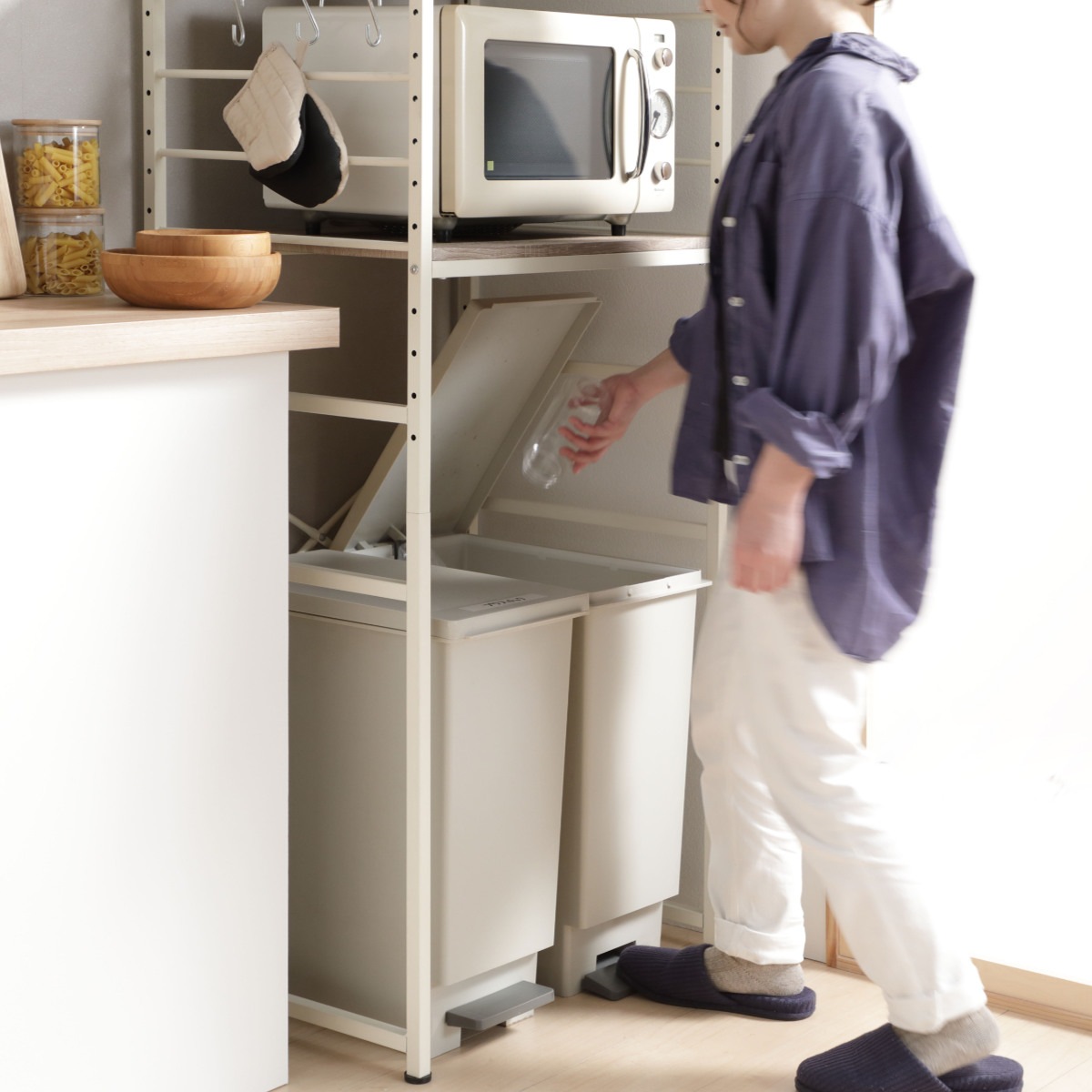 ゴミ箱上 レンジラック 幅64cm 可動棚 フック付 Like Vintage キッチンラック 電子レンジ ゴミ箱 収納 キッチン横 レンジボード 家電収納 ラック 棚 省スペース ごみ箱上