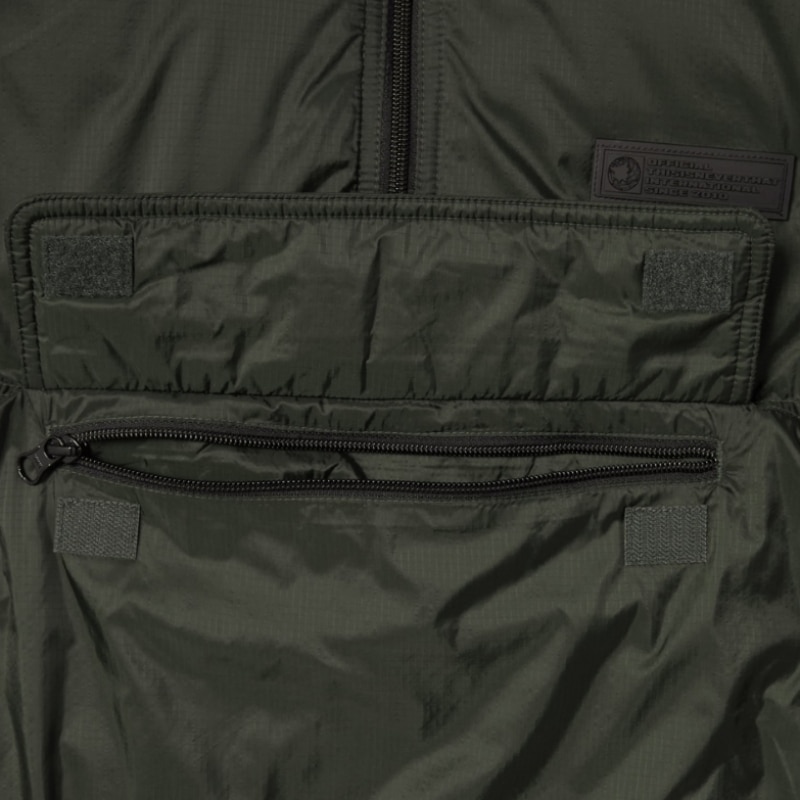 ディス・イズ・ネヴァー・ザットのナイロンプルオーバーグリーン ディス・イズ・ネヴァー・ザットのナイロンプルオーバーグリーン