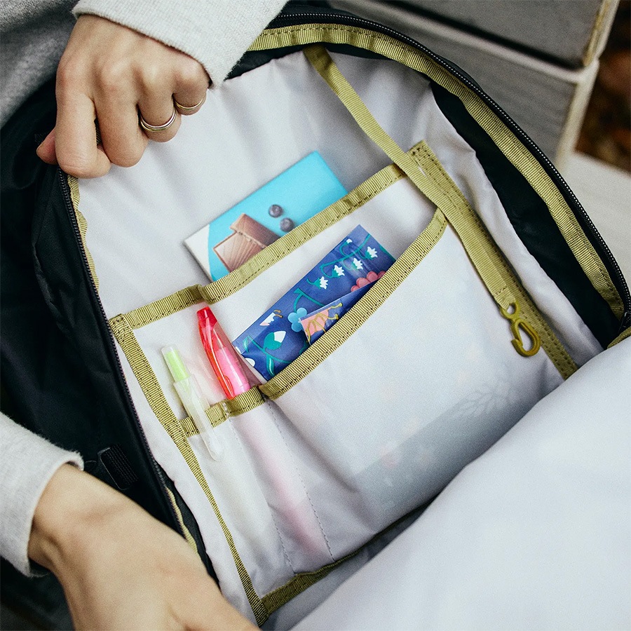 Coleman walker15 15L リュック デイパック バックパック 撥水 旅行 部活 習い事 通勤 通学 学生 人気 Coleman walker15 15L リュック デイパック バックパック 撥水 旅行 部活 習い事 通勤 通学 学生 人気