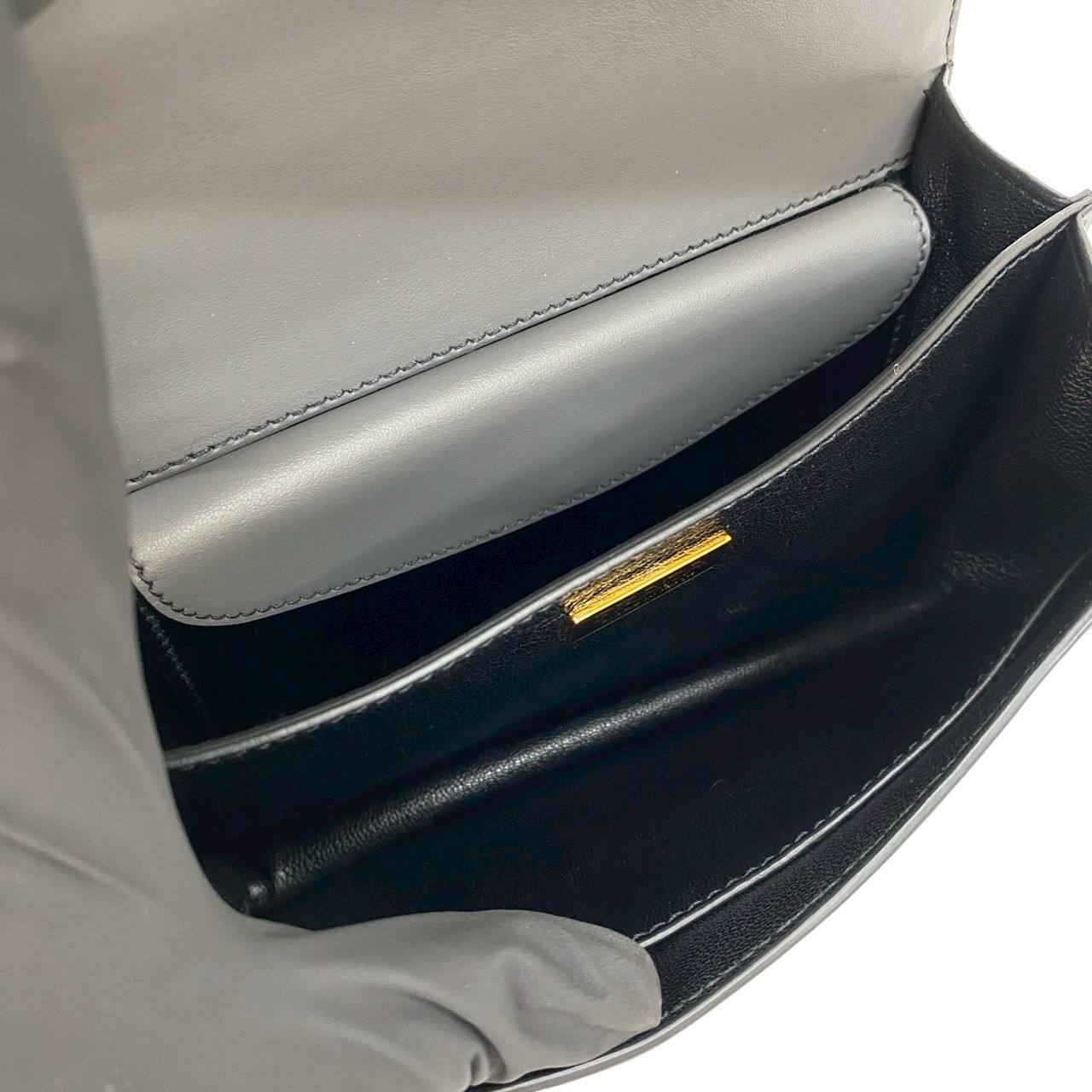 カイエ ロゴ 金具ショルダーバッグ レザー グレー 40276