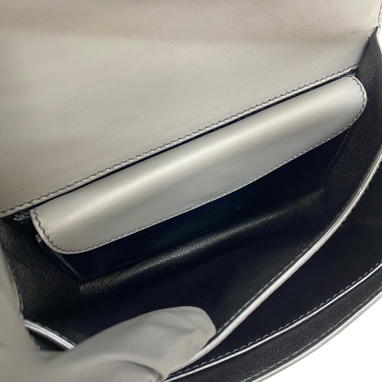 カイエ ロゴ 金具ショルダーバッグ レザー グレー 40276