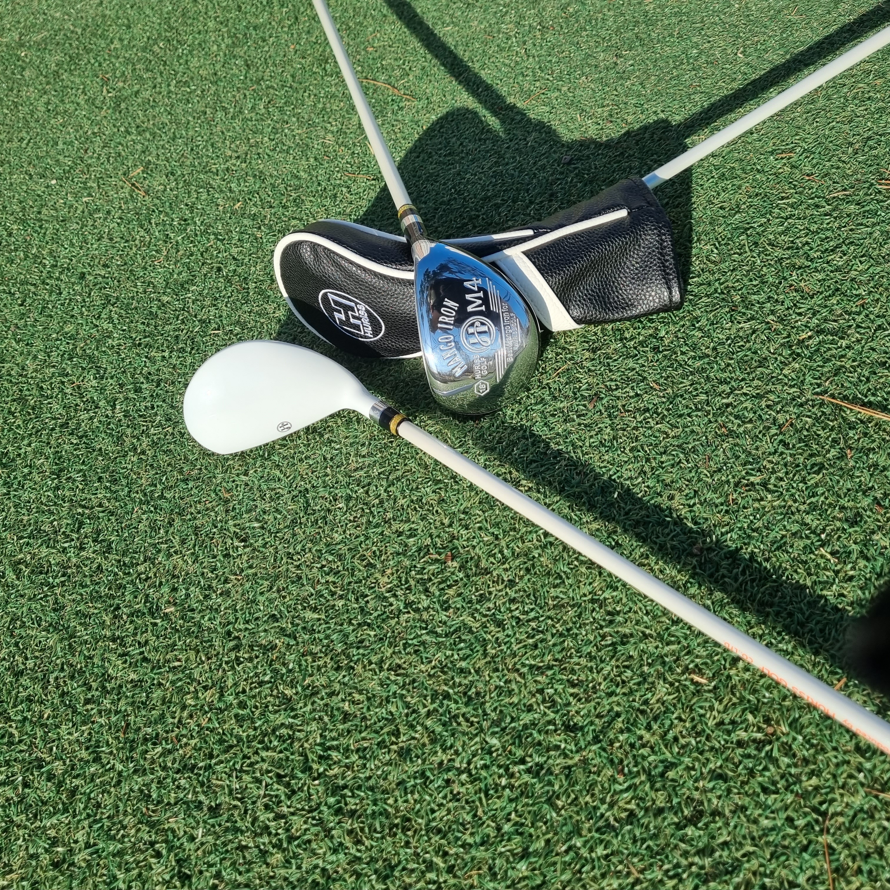 HURISS GOLF 韓国人気のクラブ　マンゴアイアン　飛距離上昇　カラフルなヘッド
