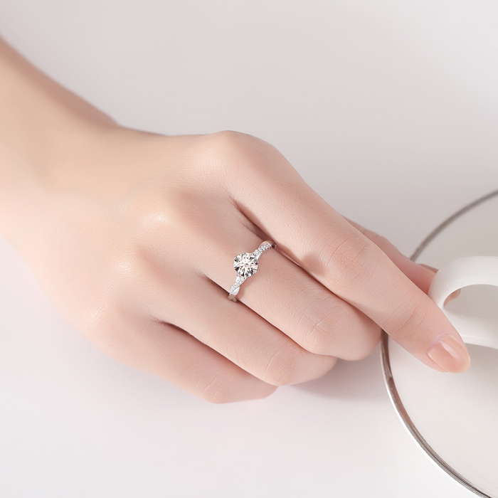 【即納】リング モアサナイト ホワイト シルバー925 シルバー ラウンド 1ct 4本爪 上品 エレガント おしゃれ きれいめ ハーフエタニティ msr026