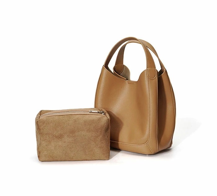美品　レザーハンドバッグ 美品】オーストリッチ レザー ハンドバッグ 黒 南京錠付き【高級
