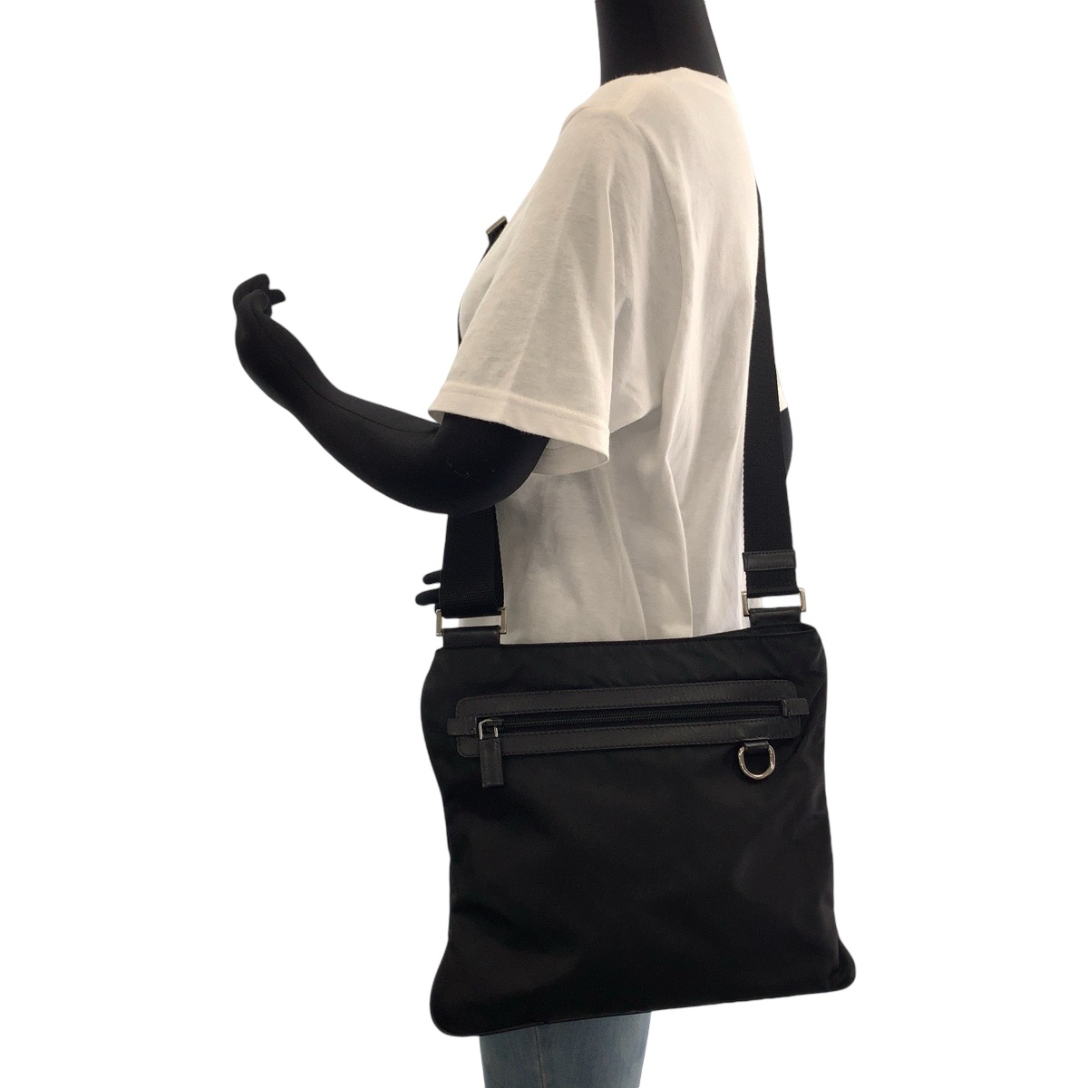 美品 テスート 三角ロゴプレート ブラック 黒 シルバー金具 ナイロン VA0340 ショルダーバッグ メッセンジャーバッグ メンズ 502878