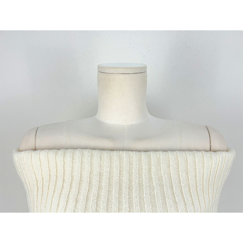 [メガ割りSALE]ワイドオフショルクリームサムホールニット