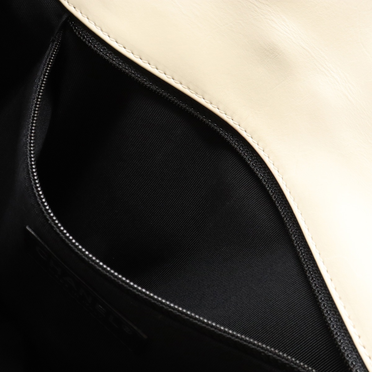 ボーイシャネル ココマーク ショルダーバッグ チェーンショルダー 斜め掛け レザー アイボリー