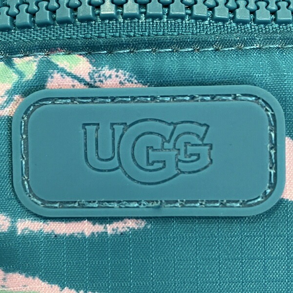 UGG ジェイニー2 リップストップ ショルダーバッグ ボディバッグ 未使用品【中古】 UGG ジェイニー2 リップストップ ショルダーバッグ ボディバッグ 未使用品【中古】