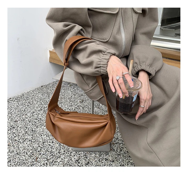 ショルダーバッグ 大容量トートバッグ ファッション 無地 かたかた掛け トートバッグ 手提げバッグ スマホポーチ ショルダーバッグ 大容量トートバッグ ファッション 無地 かたかた掛け トートバッグ 手提げバッグ スマホポーチ