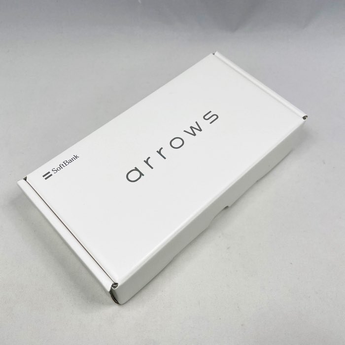 未使用品 完品 arrows We 5G ファイブジー FMSAJ2 FMラジオ 大容量バッテリー 特典付 SoftBank版 SIMフリー swewh-s68z1