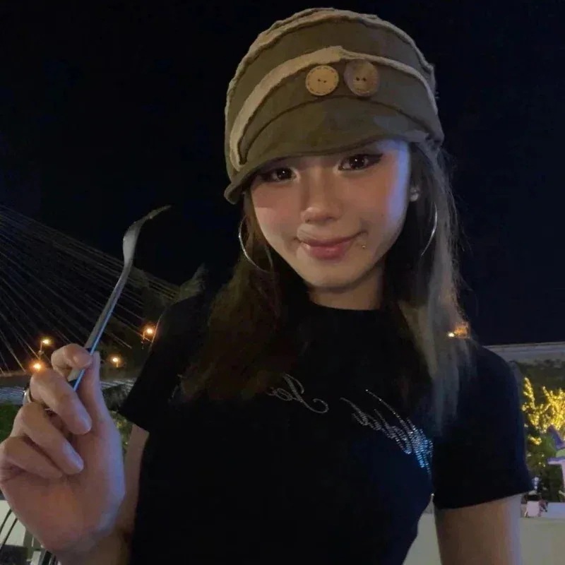 1つ買うと1つ無料レトロヒッピースタイルローエッジステッチボタンプリーツベレー帽レディース顔見せ小さなストリートソフトトップy2kキャスケット帽子 1つ買うと1つ無料レトロヒッピースタイルローエッジステッチボタンプリーツベレー帽レディース顔見せ小さなストリートソフトトップy2kキャスケット帽子