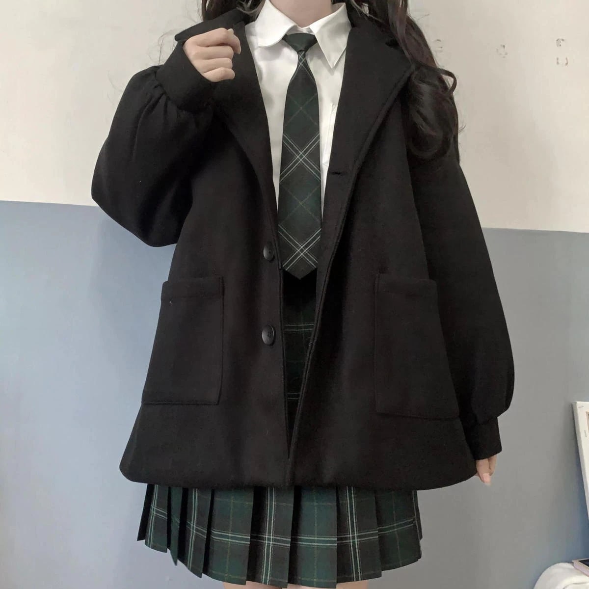 ジャケット 冬アウター 韓国 小さな短い大学風のウールのコートは秋と冬の女性の黒と赤のウールのコートjkの制服学生を厚くしました ジャケット 冬アウター 韓国 小さな短い大学風のウールのコートは秋と冬の女性の黒と赤のウールのコートjkの制服学生を厚くしました