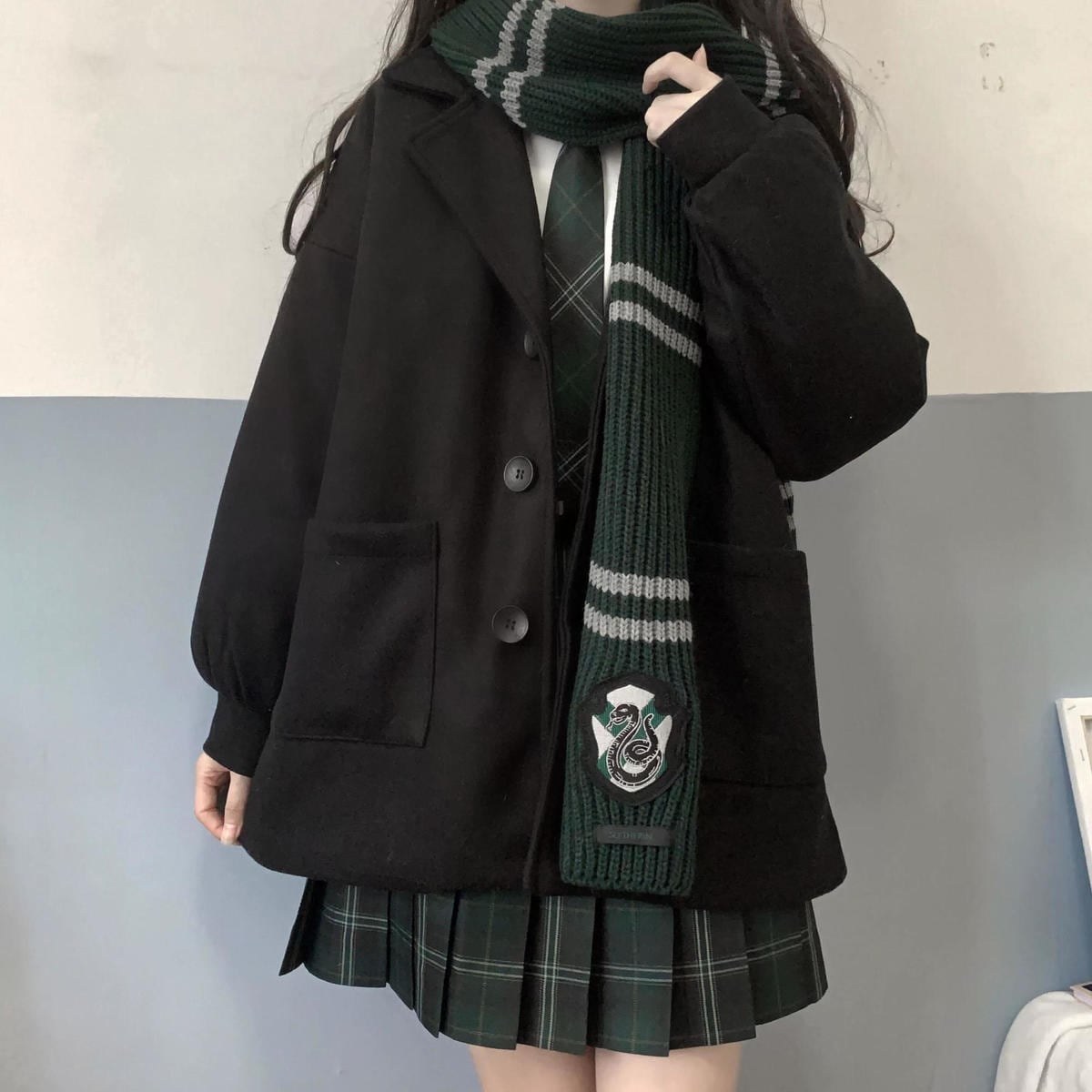 ジャケット 冬アウター 韓国 小さな短い大学風のウールのコートは秋と冬の女性の黒と赤のウールのコートjkの制服学生を厚くしました ジャケット 冬アウター 韓国 小さな短い大学風のウールのコートは秋と冬の女性の黒と赤のウールのコートjkの制服学生を厚くしました