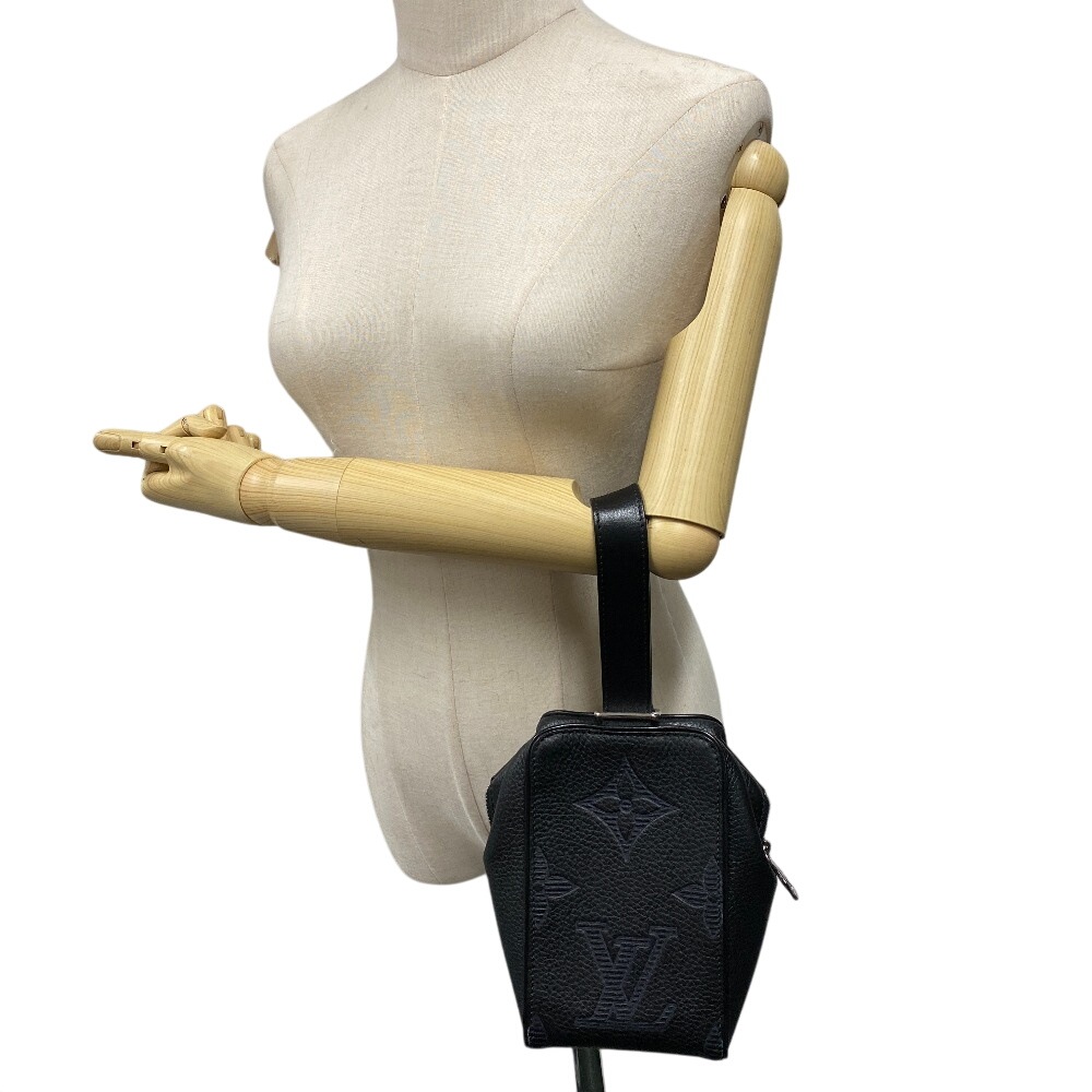 M57292 ヴァヴァンNV トリヨンシャドウ トリヨン セカンドバッグ ブラック メンズ ブランド