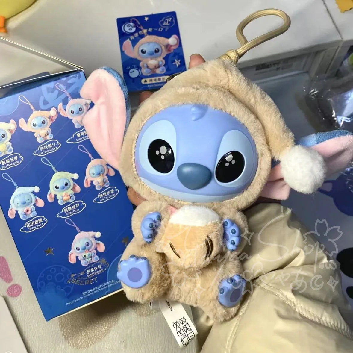 【1つ買うと10個もらえる】25新作m i n i s o名創優品 福袋 スティッチ どんなに眠くても一口食べなきゃいけないビニールぬいぐるみブラインドボックスシリーズぬいぐるみ キーホルダー308