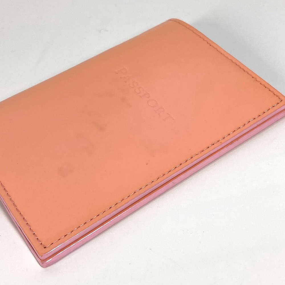 パスポートケース ロゴ パスポートカバー 2つ折り パテントレザー ピンク パスポートケース ロゴ パスポートカバー 2つ折り パテントレザー ピンク