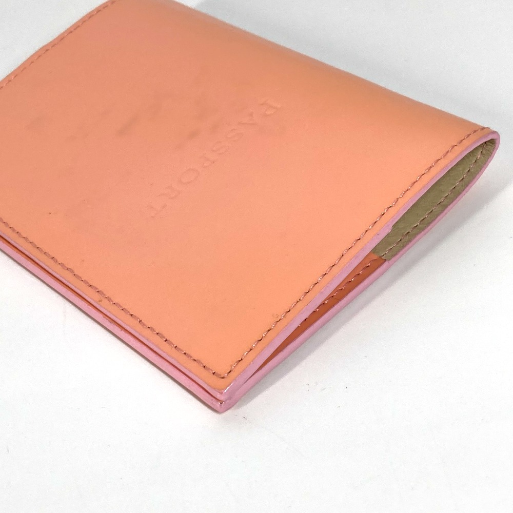 パスポートケース ロゴ パスポートカバー 2つ折り パテントレザー ピンク パスポートケース ロゴ パスポートカバー 2つ折り パテントレザー ピンク