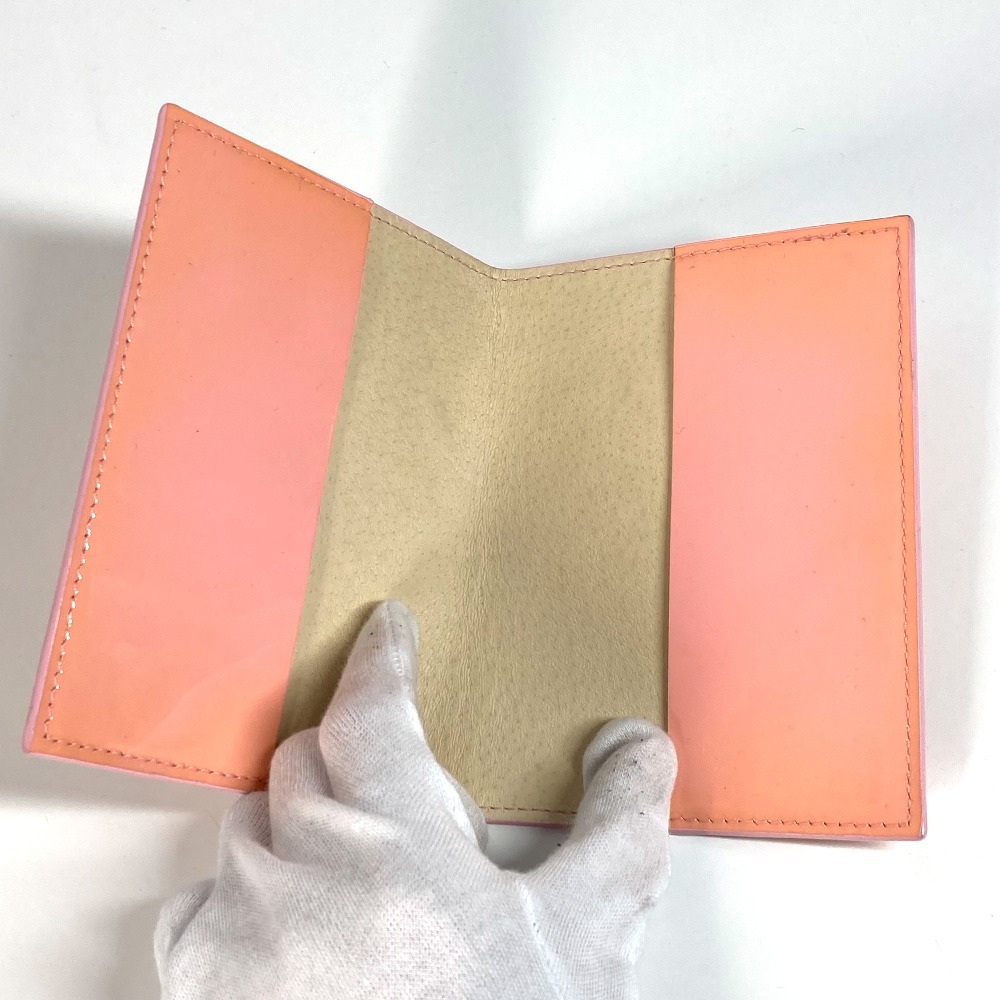 パスポートケース ロゴ パスポートカバー 2つ折り パテントレザー ピンク パスポートケース ロゴ パスポートカバー 2つ折り パテントレザー ピンク