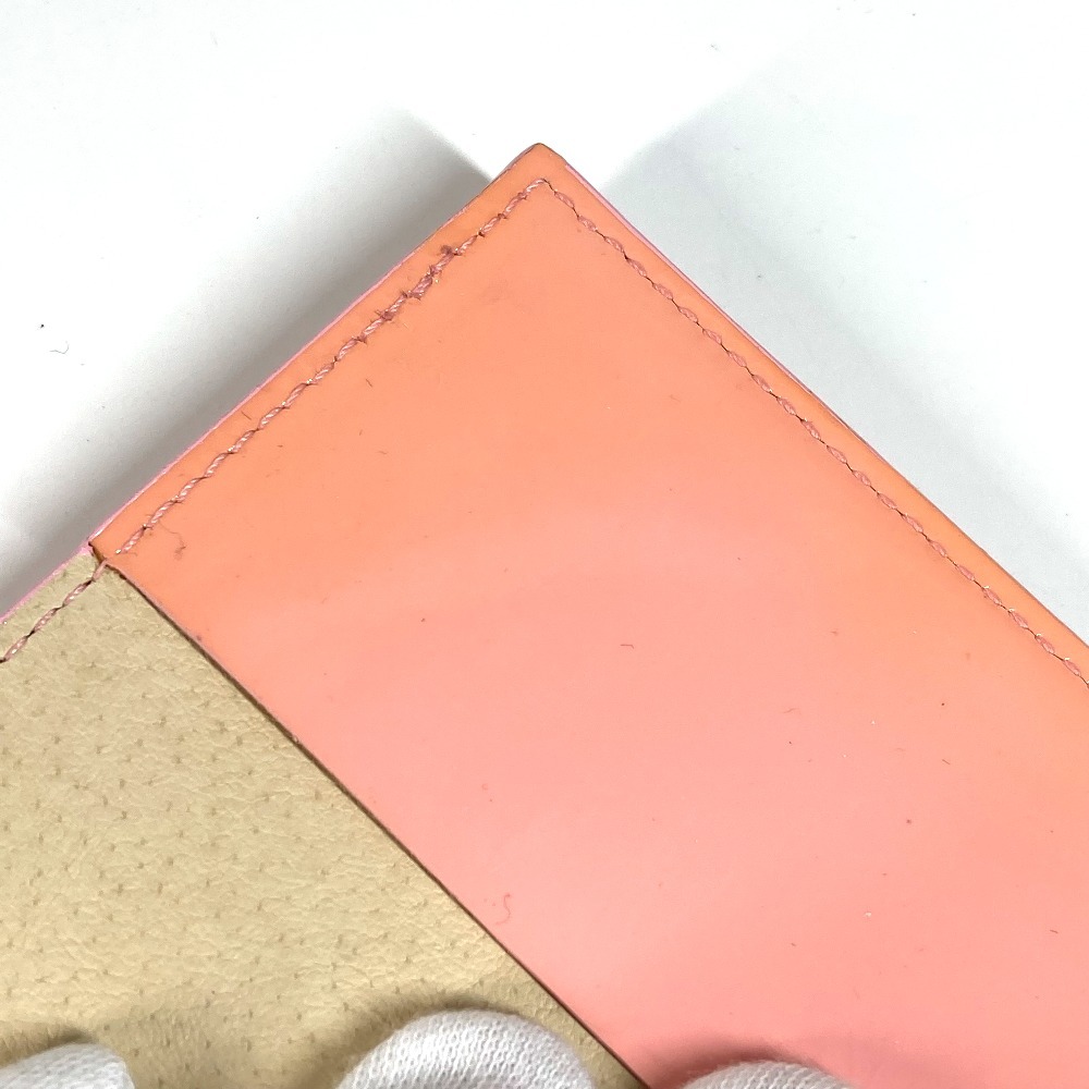 パスポートケース ロゴ パスポートカバー 2つ折り パテントレザー ピンク パスポートケース ロゴ パスポートカバー 2つ折り パテントレザー ピンク