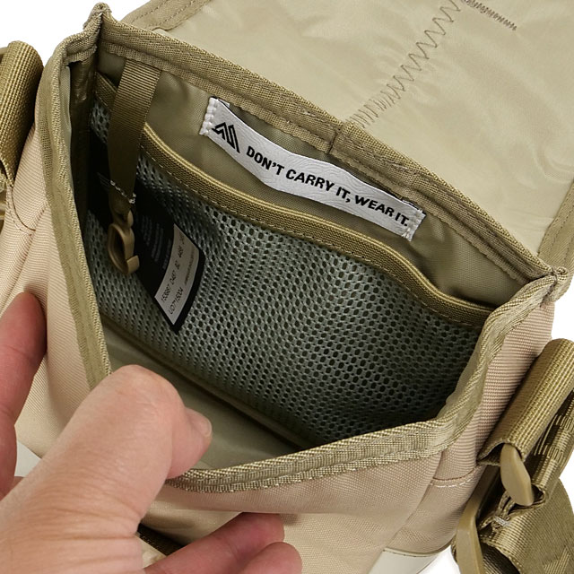 ジョーブレーカー ショルダーポーチ [153987D487] 1.5L JAWBREAKER SHOULDER POUCH メンズ・レディース 鞄 ショルダーバッグ フィールドタン 正規取扱店