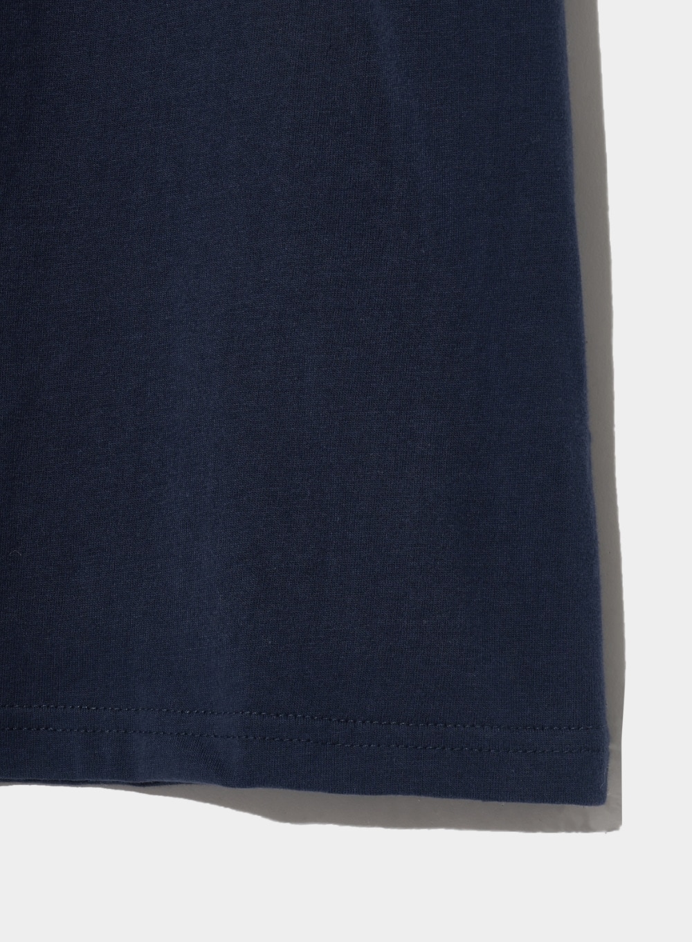 SATUR】 SATURDAY RETRO MOOD GRAPHIC T-SHIRTS : NAVY CREAM T