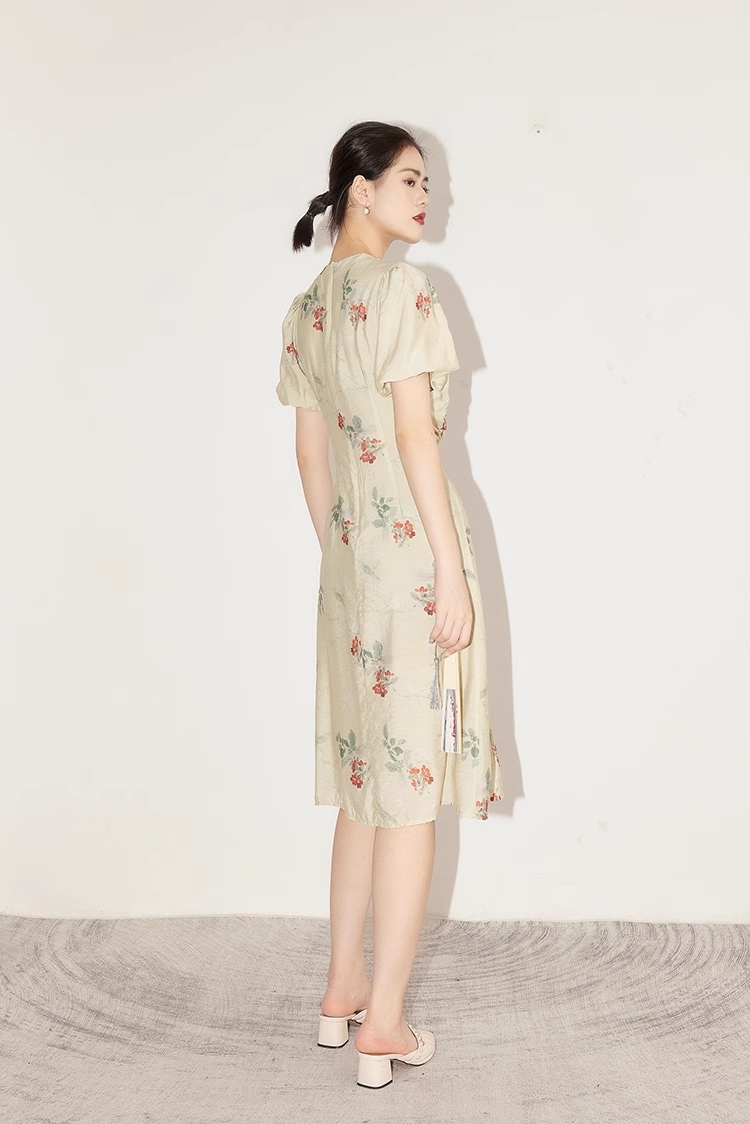 スカート ドレス パフスリーブ デザインセンス ニッチ ウエスト バックル 花柄 スカート 女性 個性的 ワンピース 膝丈 ひざ丈 膝下 袖あり 半袖 パフスリーブ 襟なし 大人可愛い カジュアル スカート ドレス パフスリーブ デザインセンス ニッチ ウエスト バックル 花柄 スカート 女性 個性的 ワンピース 膝丈 ひざ丈 膝下 袖あり 半袖 パフスリーブ 襟なし 大人可愛い カジュアル