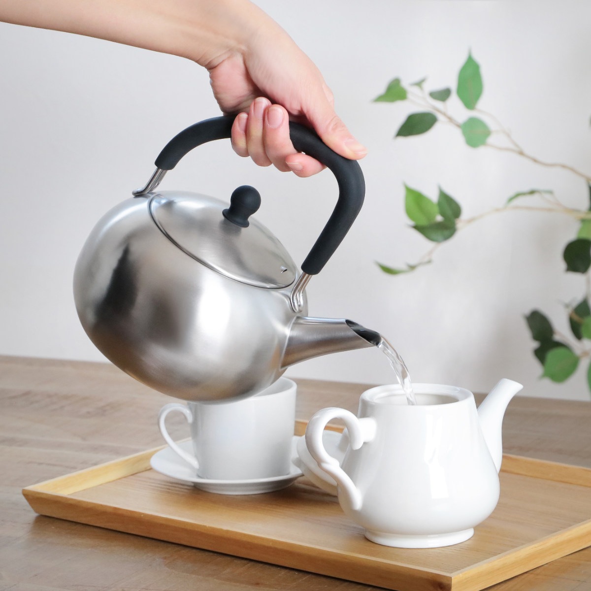 工房アイザワ ブラックピーマン ケトル 200V シリコンハンドルケトル 1.7L サテン やかん ヤカン 湯沸かし aizawa ステンレス IH対応 ガス火対応 日本製 湯沸し ポット 工房アイザワ ブラックピーマン ケトル 200V シリコンハンドルケトル 1.7L サテン やかん ヤカン 湯沸かし aizawa ステンレス IH対応 ガス火対応 日本製 湯沸し ポット