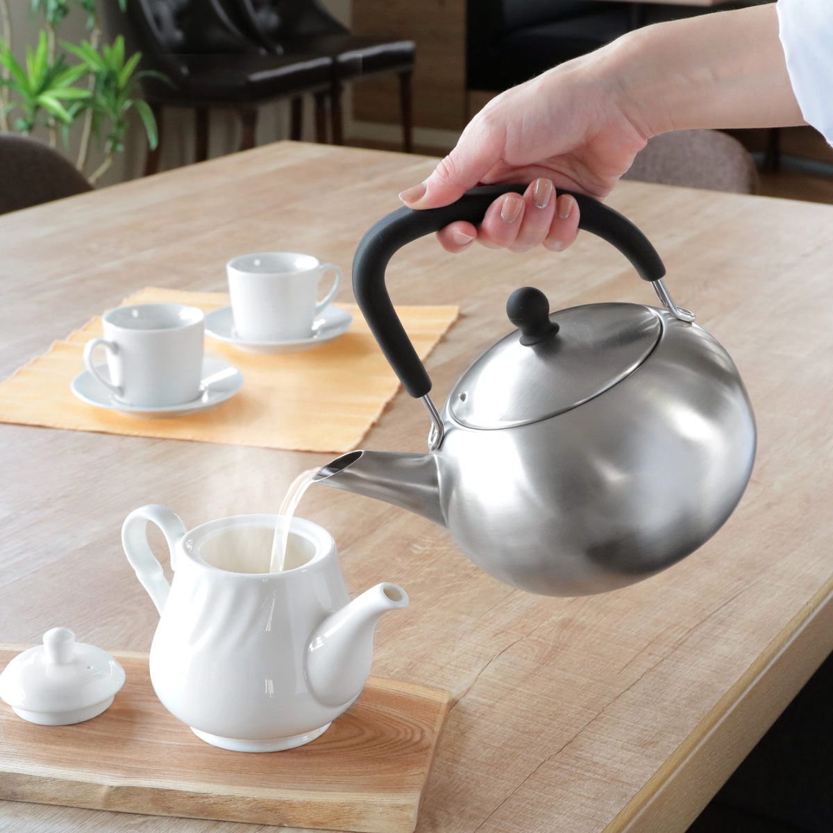 工房アイザワ ブラックピーマン ケトル 200V シリコンハンドルケトル 1.7L サテン やかん ヤカン 湯沸かし aizawa ステンレス IH対応 ガス火対応 日本製 湯沸し ポット 工房アイザワ ブラックピーマン ケトル 200V シリコンハンドルケトル 1.7L サテン やかん ヤカン 湯沸かし aizawa ステンレス IH対応 ガス火対応 日本製 湯沸し ポット