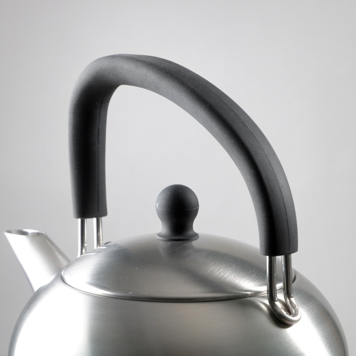 工房アイザワ ブラックピーマン ケトル 200V シリコンハンドルケトル 1.7L サテン やかん ヤカン 湯沸かし aizawa ステンレス IH対応 ガス火対応 日本製 湯沸し ポット 工房アイザワ ブラックピーマン ケトル 200V シリコンハンドルケトル 1.7L サテン やかん ヤカン 湯沸かし aizawa ステンレス IH対応 ガス火対応 日本製 湯沸し ポット