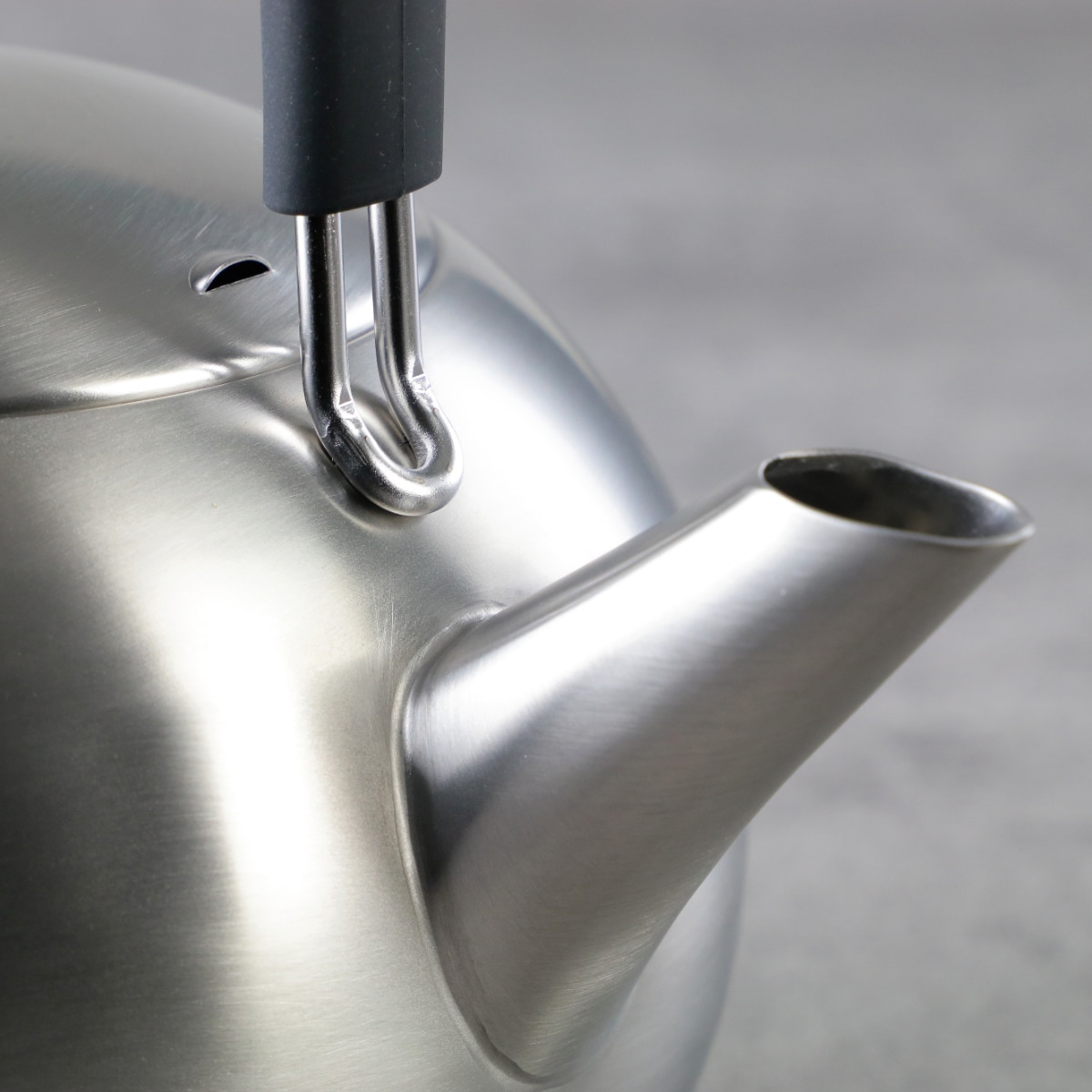 工房アイザワ ブラックピーマン ケトル 200V シリコンハンドルケトル 1.7L サテン やかん ヤカン 湯沸かし aizawa ステンレス IH対応 ガス火対応 日本製 湯沸し ポット 工房アイザワ ブラックピーマン ケトル 200V シリコンハンドルケトル 1.7L サテン やかん ヤカン 湯沸かし aizawa ステンレス IH対応 ガス火対応 日本製 湯沸し ポット