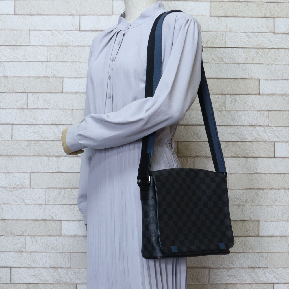 ルイヴィトン ディストリクトPM ダミエグラフィット ショルダーバッグ