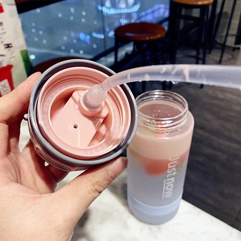 ストロー付きクリエイティブフロストグラデーションプラスチックウォーターボトルかわいいキッズシッピーウ ストロー付きクリエイティブフロストグラデーションプラスチックウォーターボトルかわいいキッズシッピーウ