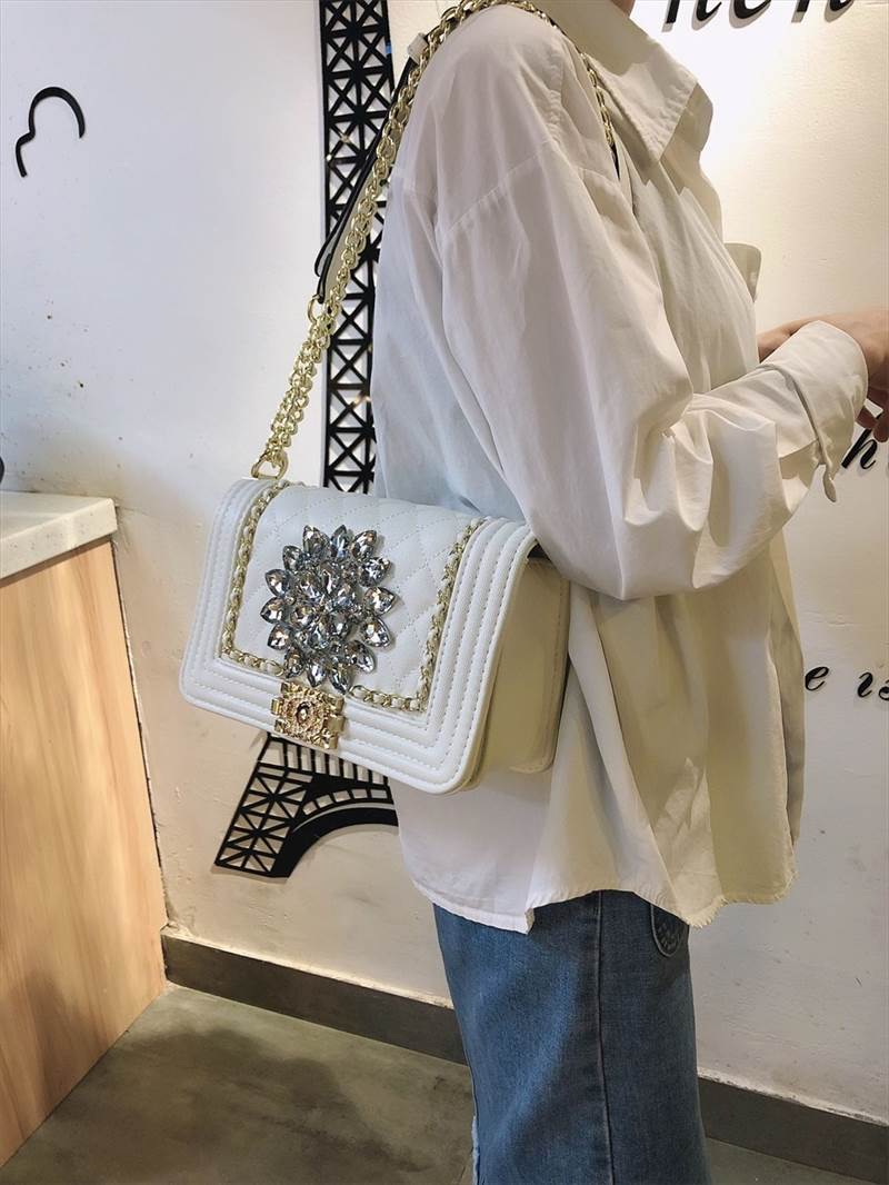 激安価格!4色 ショルダー ショルダーバック ラインストーン 肩掛け チェーン チェーンバック 無地 手持ち バッグ レディース キルティング 煌びやか 華やか 学生 ブラック ホワイト ゴールド シ 激安価格!4色 ショルダー ショルダーバック ラインストーン 肩掛け チェーン チェーンバック 無地 手持ち バッグ レディース キルティング 煌びやか 華やか 学生 ブラック ホワイト ゴールド シ