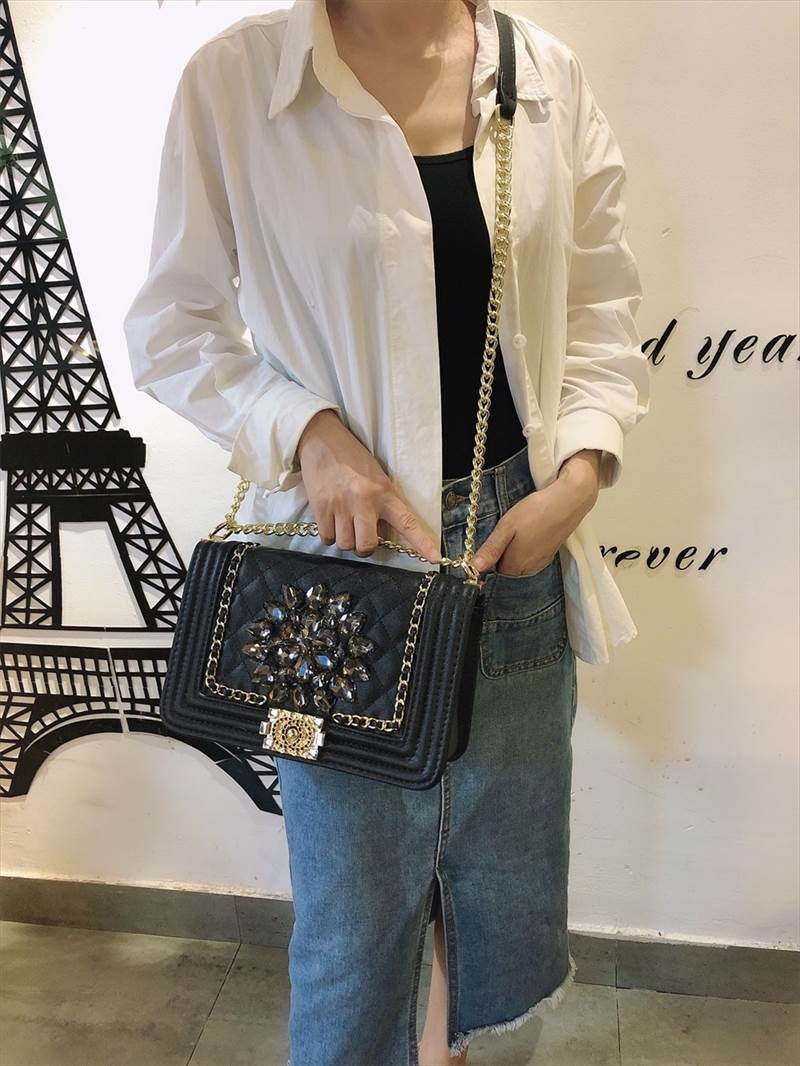 激安価格!4色 ショルダー ショルダーバック ラインストーン 肩掛け チェーン チェーンバック 無地 手持ち バッグ レディース キルティング 煌びやか 華やか 学生 ブラック ホワイト ゴールド シ 激安価格!4色 ショルダー ショルダーバック ラインストーン 肩掛け チェーン チェーンバック 無地 手持ち バッグ レディース キルティング 煌びやか 華やか 学生 ブラック ホワイト ゴールド シ