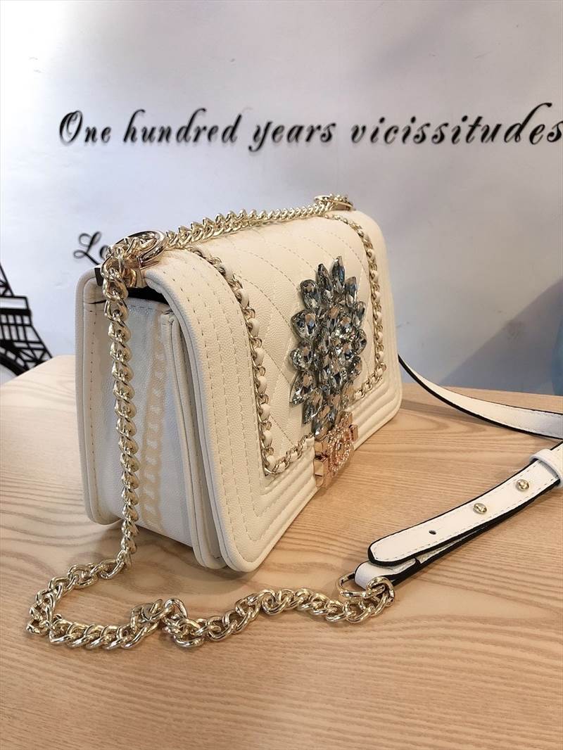 激安価格!4色 ショルダー ショルダーバック ラインストーン 肩掛け チェーン チェーンバック 無地 手持ち バッグ レディース キルティング 煌びやか 華やか 学生 ブラック ホワイト ゴールド シ 激安価格!4色 ショルダー ショルダーバック ラインストーン 肩掛け チェーン チェーンバック 無地 手持ち バッグ レディース キルティング 煌びやか 華やか 学生 ブラック ホワイト ゴールド シ
