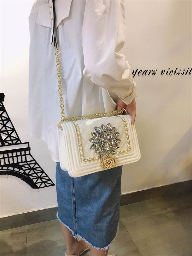 激安価格!4色 ショルダー ショルダーバック ラインストーン 肩掛け チェーン チェーンバック 無地 手持ち バッグ レディース キルティング 煌びやか 華やか 学生 ブラック ホワイト ゴールド シ 激安価格!4色 ショルダー ショルダーバック ラインストーン 肩掛け チェーン チェーンバック 無地 手持ち バッグ レディース キルティング 煌びやか 華やか 学生 ブラック ホワイト ゴールド シ