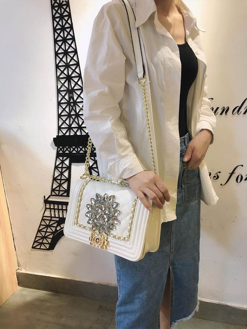 激安価格!4色 ショルダー ショルダーバック ラインストーン 肩掛け チェーン チェーンバック 無地 手持ち バッグ レディース キルティング 煌びやか 華やか 学生 ブラック ホワイト ゴールド シ 激安価格!4色 ショルダー ショルダーバック ラインストーン 肩掛け チェーン チェーンバック 無地 手持ち バッグ レディース キルティング 煌びやか 華やか 学生 ブラック ホワイト ゴールド シ