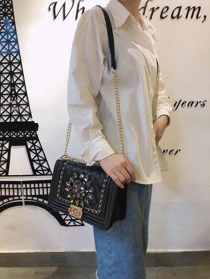 激安価格!4色 ショルダー ショルダーバック ラインストーン 肩掛け チェーン チェーンバック 無地 手持ち バッグ レディース キルティング 煌びやか 華やか 学生 ブラック ホワイト ゴールド シ 激安価格!4色 ショルダー ショルダーバック ラインストーン 肩掛け チェーン チェーンバック 無地 手持ち バッグ レディース キルティング 煌びやか 華やか 学生 ブラック ホワイト ゴールド シ