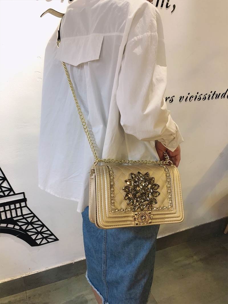 激安価格!4色 ショルダー ショルダーバック ラインストーン 肩掛け チェーン チェーンバック 無地 手持ち バッグ レディース キルティング 煌びやか 華やか 学生 ブラック ホワイト ゴールド シ 激安価格!4色 ショルダー ショルダーバック ラインストーン 肩掛け チェーン チェーンバック 無地 手持ち バッグ レディース キルティング 煌びやか 華やか 学生 ブラック ホワイト ゴールド シ