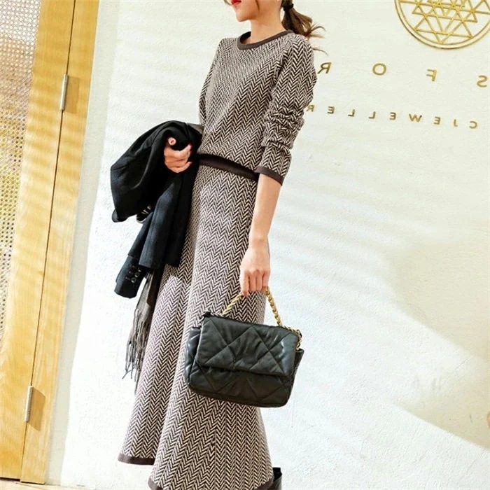 2025新作 気質 ニットセットアップ 着痩せ 体型カバー フリンジ レディース セットアップ ハイネック セーター トップス ロングスカート 二点セット 百掛け レディースファッション 2025新作 気質 ニットセットアップ 着痩せ 体型カバー フリンジ レディース セットアップ ハイネック セーター トップス ロングスカート 二点セット 百掛け レディースファッション