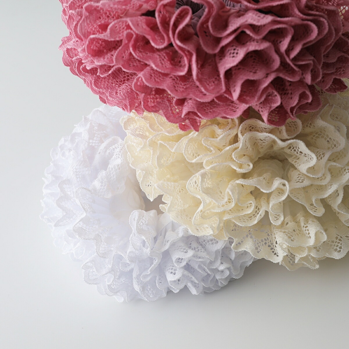 GOOD SQUISH グッド スクイッシュ シュシュ WEDDING ON A WEDS COLLECTION レディース フリル レース ヘアゴム ヘアアクセサリー カラー3色 【mega】 GOOD SQUISH グッド スクイッシュ シュシュ WEDDING ON A WEDS COLLECTION レディース フリル レース ヘアゴム ヘアアクセサリー カラー3色 【mega】