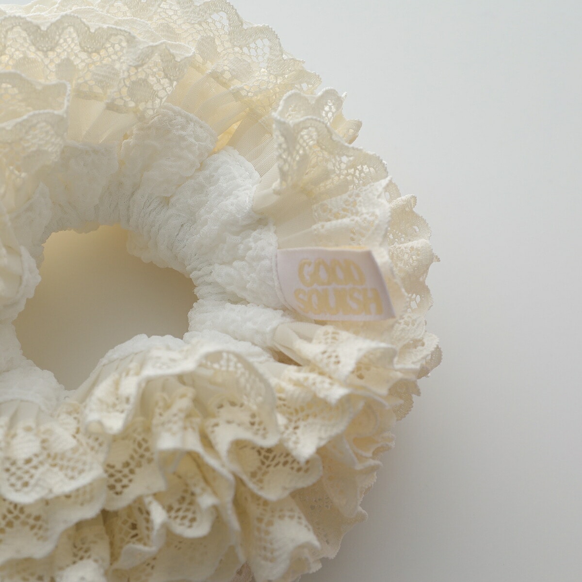 GOOD SQUISH グッド スクイッシュ シュシュ WEDDING ON A WEDS COLLECTION レディース フリル レース ヘアゴム ヘアアクセサリー カラー3色 【mega】 GOOD SQUISH グッド スクイッシュ シュシュ WEDDING ON A WEDS COLLECTION レディース フリル レース ヘアゴム ヘアアクセサリー カラー3色 【mega】