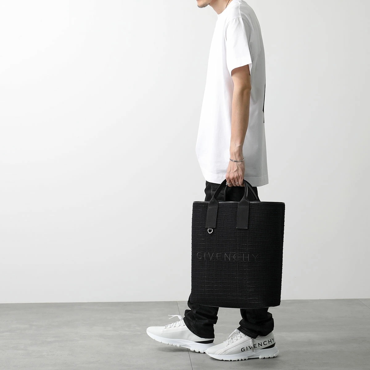 GIVENCHY ジバンシィ トートバッグ G ESSENTIALS エッセンシャルズ BK50B6 H1EK メンズ ラージ ロゴ刺繍 ショルダーバッグ 鞄 001/BLACK GIVENCHY ジバンシィ トートバッグ G ESSENTIALS エッセンシャルズ BK50B6 H1EK メンズ ラージ ロゴ刺繍 ショルダーバッグ 鞄 001/BLACK