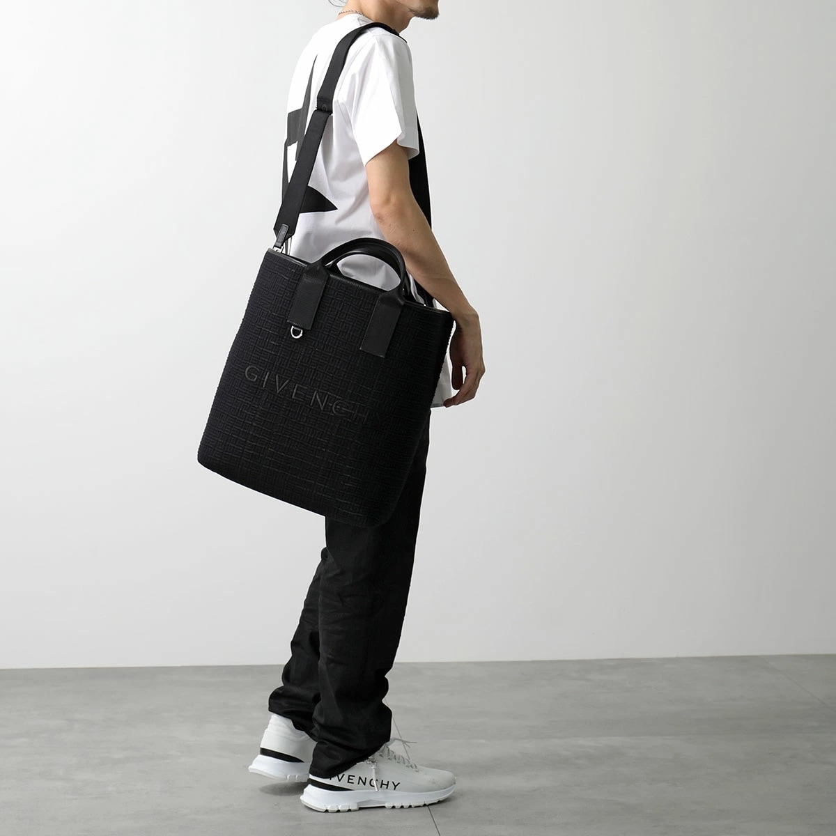 GIVENCHY ジバンシィ トートバッグ G ESSENTIALS エッセンシャルズ BK50B6 H1EK メンズ ラージ ロゴ刺繍 ショルダーバッグ 鞄 001/BLACK GIVENCHY ジバンシィ トートバッグ G ESSENTIALS エッセンシャルズ BK50B6 H1EK メンズ ラージ ロゴ刺繍 ショルダーバッグ 鞄 001/BLACK