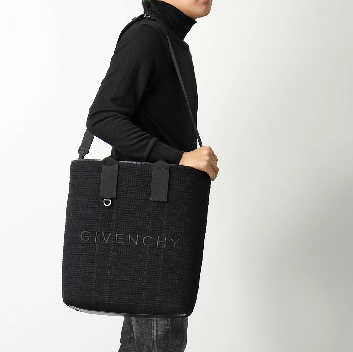 GIVENCHY ジバンシィ トートバッグ G ESSENTIALS エッセンシャルズ BK50B6 H1EK メンズ ラージ ロゴ刺繍 ショルダーバッグ 鞄 001/BLACK GIVENCHY ジバンシィ トートバッグ G ESSENTIALS エッセンシャルズ BK50B6 H1EK メンズ ラージ ロゴ刺繍 ショルダーバッグ 鞄 001/BLACK