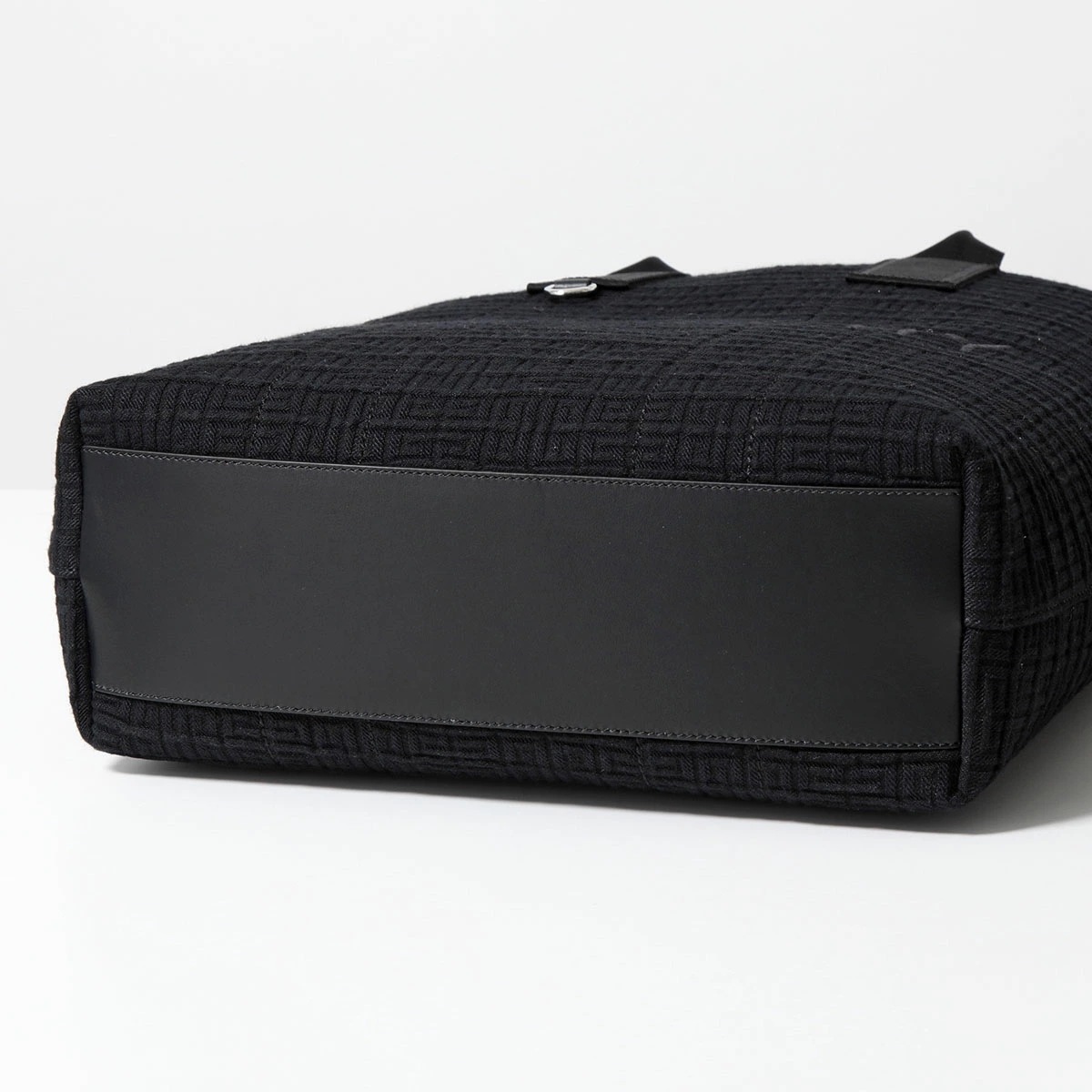 GIVENCHY ジバンシィ トートバッグ G ESSENTIALS エッセンシャルズ BK50B6 H1EK メンズ ラージ ロゴ刺繍 ショルダーバッグ 鞄 001/BLACK GIVENCHY ジバンシィ トートバッグ G ESSENTIALS エッセンシャルズ BK50B6 H1EK メンズ ラージ ロゴ刺繍 ショルダーバッグ 鞄 001/BLACK