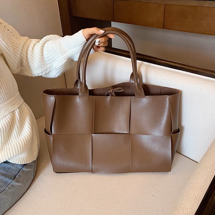 バッグ ハンドバッグ トート 手持ち デイバッグ 大容量 便利 自立 スクエア 四角 リボン フェイクレザー かわいい 大人可愛い きれいめ シンプル カジュアル 上品 お洒落 こなれ感 キュート バッグ ハンドバッグ トート 手持ち デイバッグ 大容量 便利 自立 スクエア 四角 リボン フェイクレザー かわいい 大人可愛い きれいめ シンプル カジュアル 上品 お洒落 こなれ感 キュート