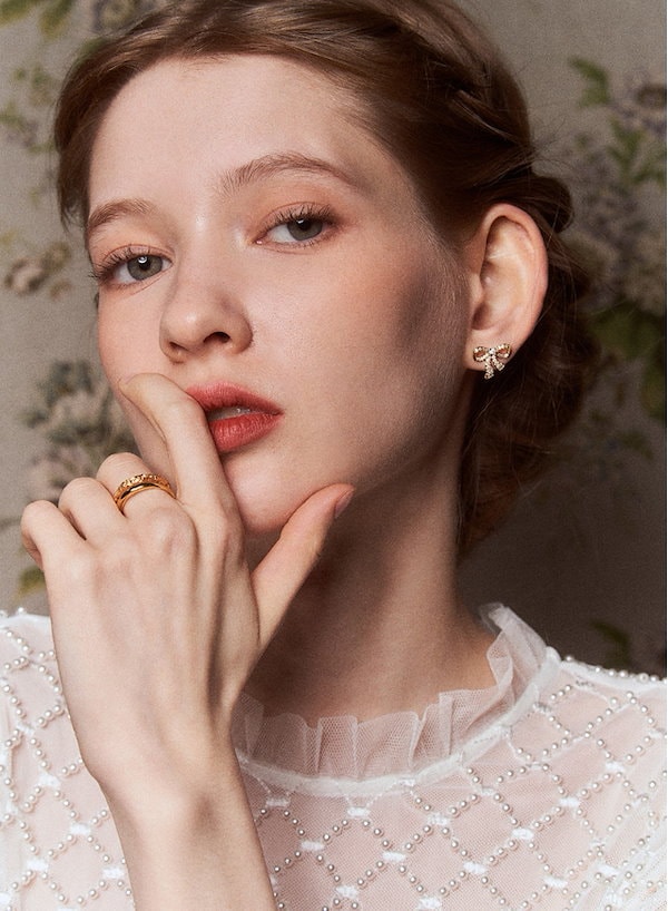 【ENGBROX】rhythmical pearl drop earring〜aespa カリナ着用 Qoo10] Hei [aespaカリナ着用] TANGO R