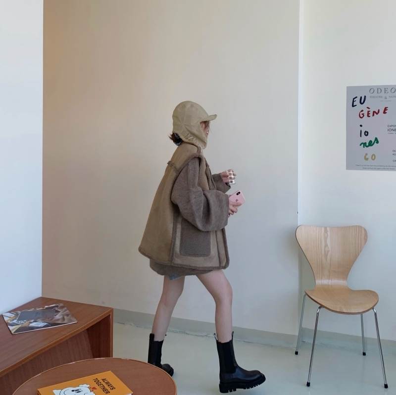 ベスト ボア もこもこ アウター トップス レディース 前開き 秋 冬 カーキ 無地 ジッパー ジップ ポケット 上着 リバーシブル 大人可愛い 個性的 モコモコ ワンサイズ フリーサイズ シンプル