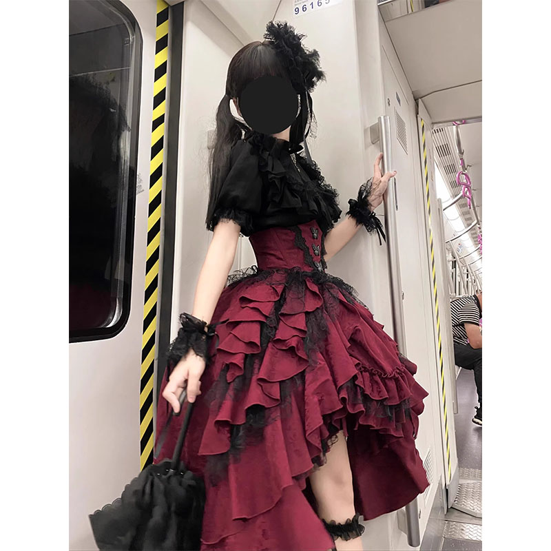 ゴスロリ黒シャツ赤プルアップスカートスーツロリータ衣装 ゴスロリ黒シャツ赤プルアップスカートスーツロリータ衣装